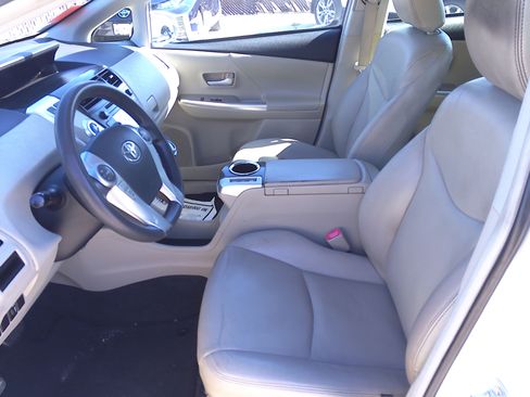 Used 2012 Toyota Prius V image 7