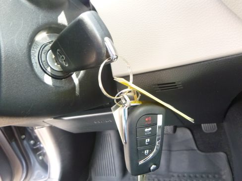 Used 2024 Toyota Corolla LE Sedan FWD image 18