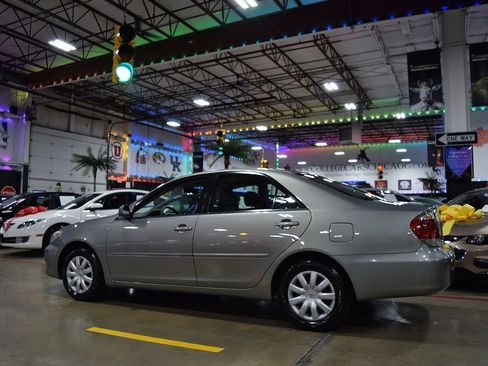 Used 2005 Toyota Camry LE image 4