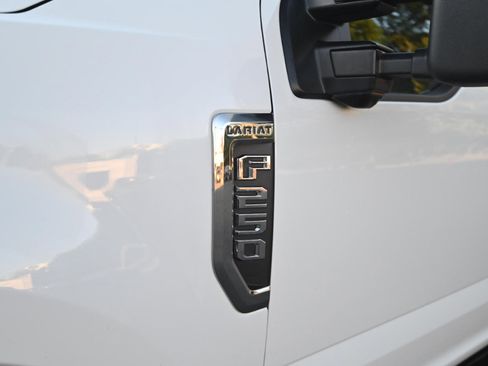 Used 2022 Ford F250 Lariat image 11