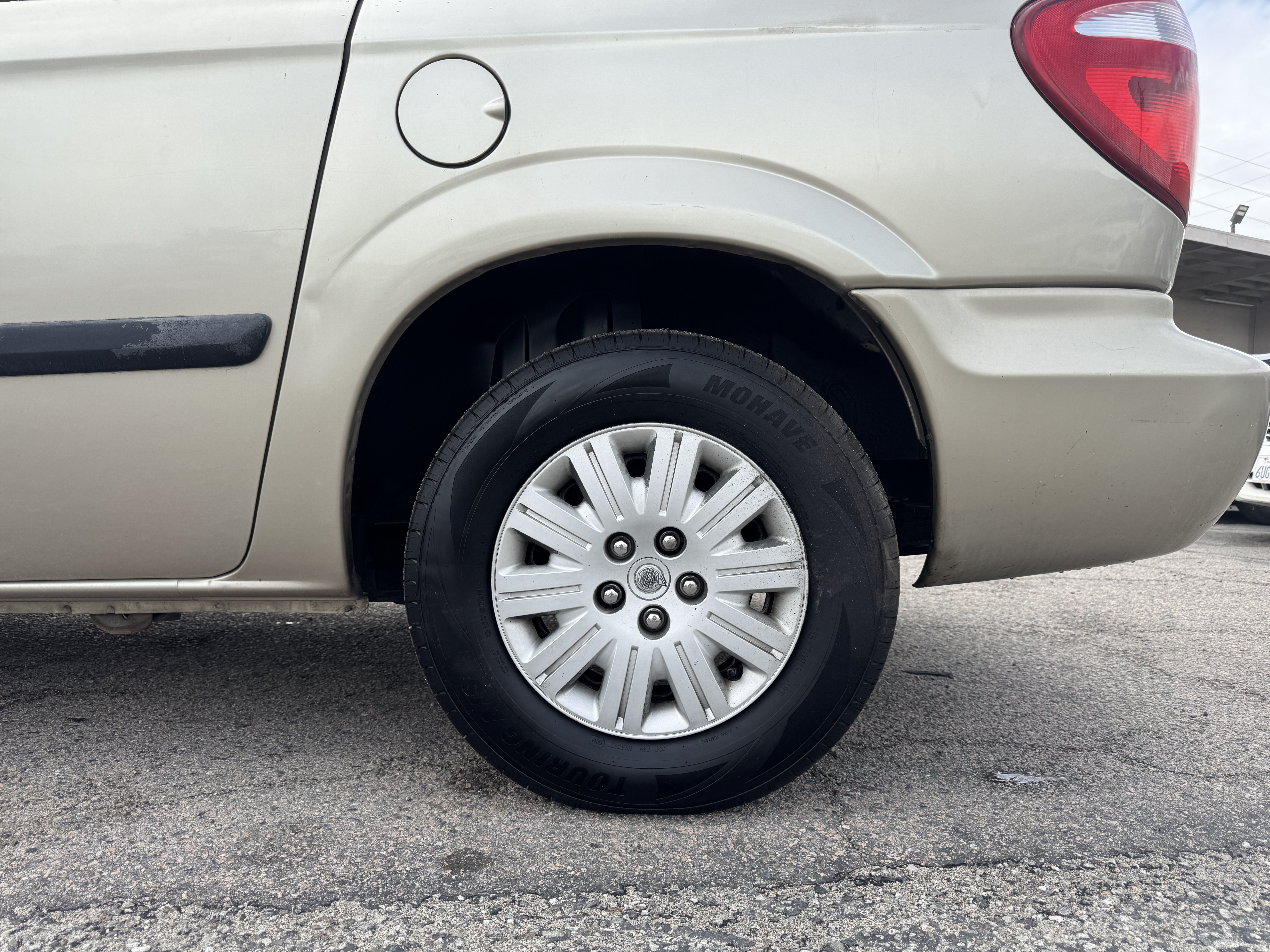Used 2006 Chrysler Town & Country UNAVAIL FWD image 16