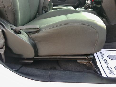 Used 2018 Jeep Wrangler Unlimited Sport image 40