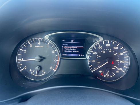 Used 2019 Nissan Pathfinder FWD image 11