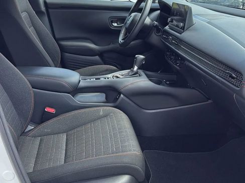 Used 2025 Honda HR-V Sport image 6