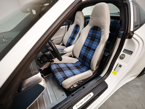 Used 2019 Porsche 911 Targa 4 GTS image 9