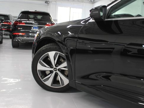 Used 2024 Audi Q8 e-tron Premium image 15