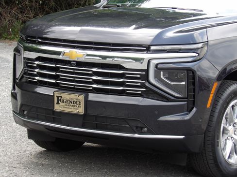 Used 2025 Chevrolet Suburban 2WD Premier image 9