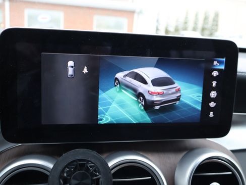 Used 2022 Mercedes-Benz GLC 300 image 32