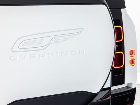 Used 2025 Land Rover Defender 110 X-Dynamic SE image 18