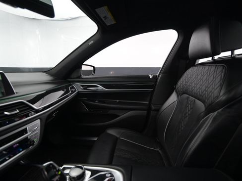 Used 2019 BMW 750i xDrive w/ Executive Package image 38