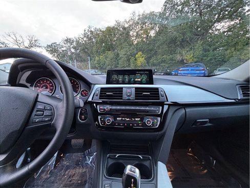 Used 2017 BMW 320i xDrive Sedan image 11