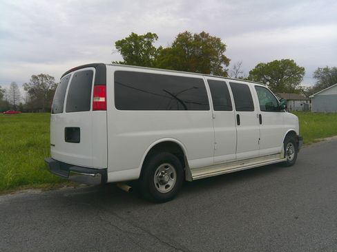 Used 2017 Chevrolet Express 3500 LT image 1