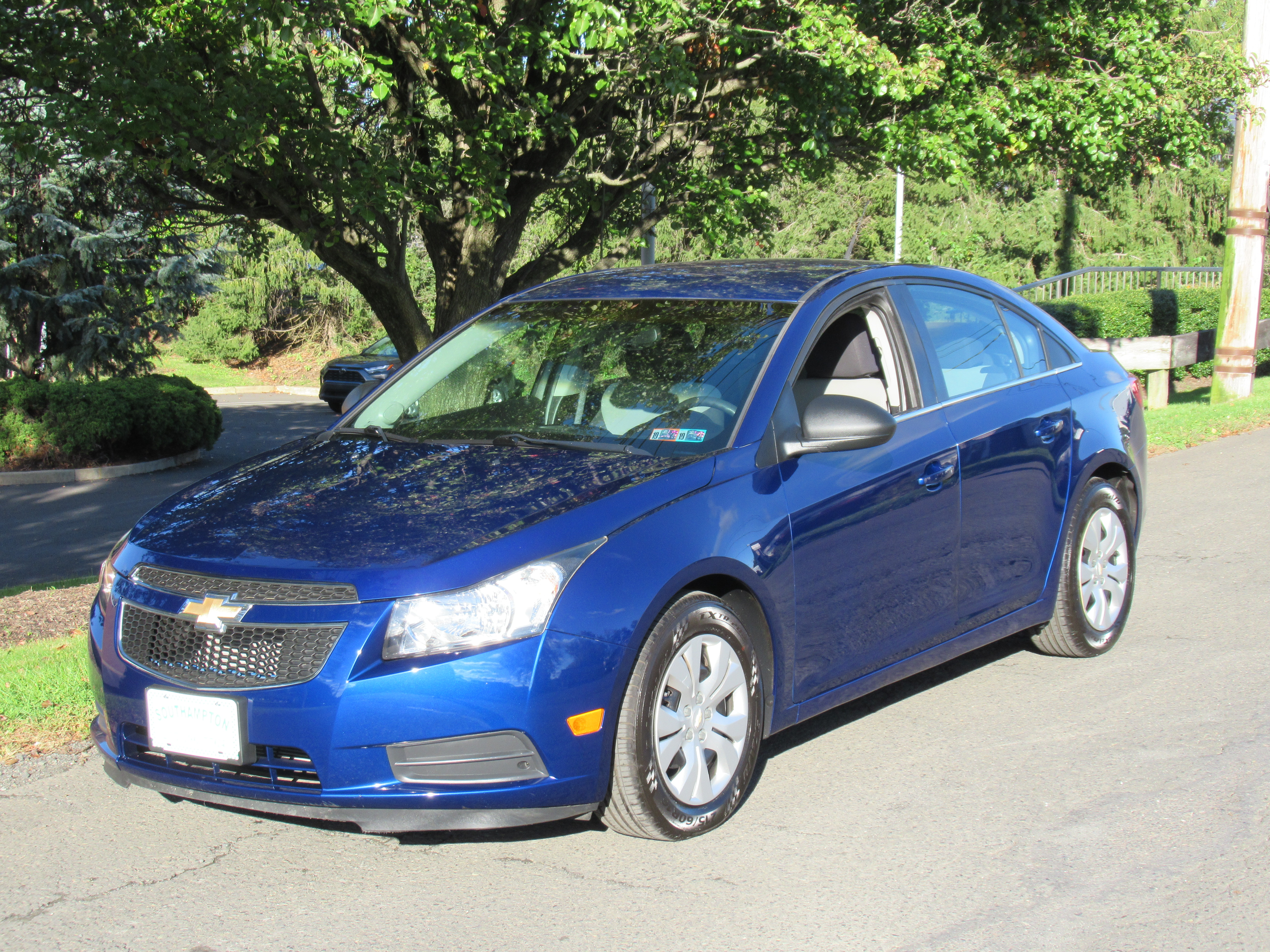 Used 2012 Chevrolet Cruze LS FWD image 1