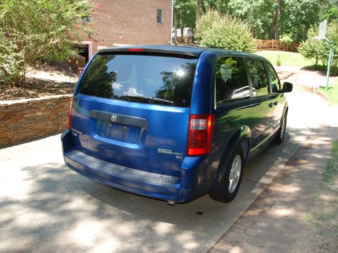 Used 2010 Dodge Grand Caravan SE FWD image 7