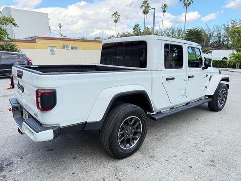 Used 2021 Jeep Gladiator Overland image 12