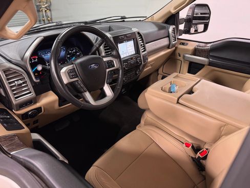Used 2017 Ford F350 Lariat image 14
