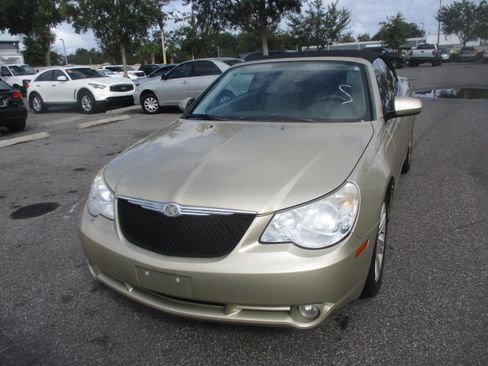 Used 2010 Chrysler Sebring Touring image 3