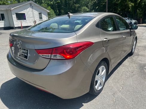 Used 2013 Hyundai Elantra Sedan FWD image 5