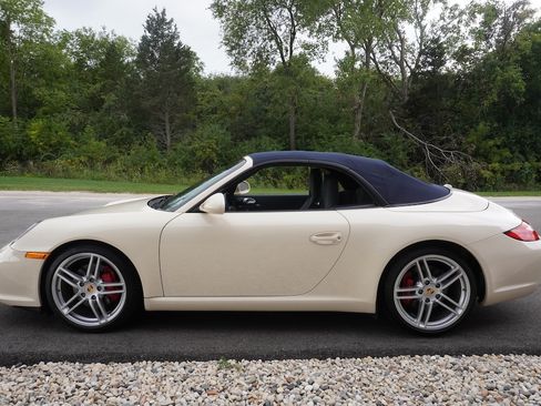 Used 2010 Porsche 911 Carrera S Cabriolet RWD image 22