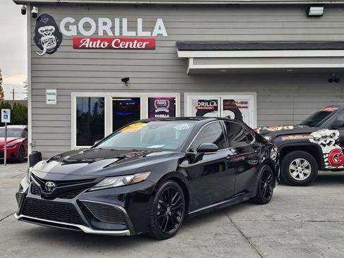 Used 2021 Toyota Camry XSE image 3