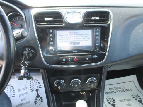 Used 2012 Chrysler 200 S Convertible FWD image 7