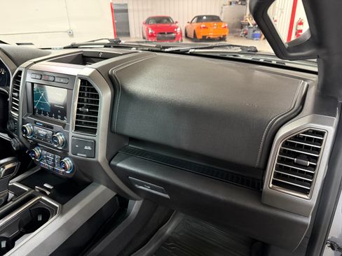 Used 2018 Ford F150 4x4 Crew Cab Raptor image 25