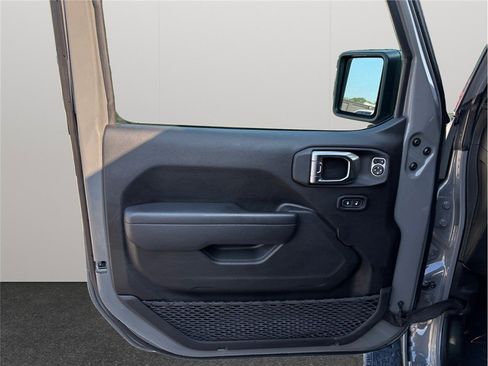 Used 2023 Jeep Wrangler Unlimited Rubicon image 18