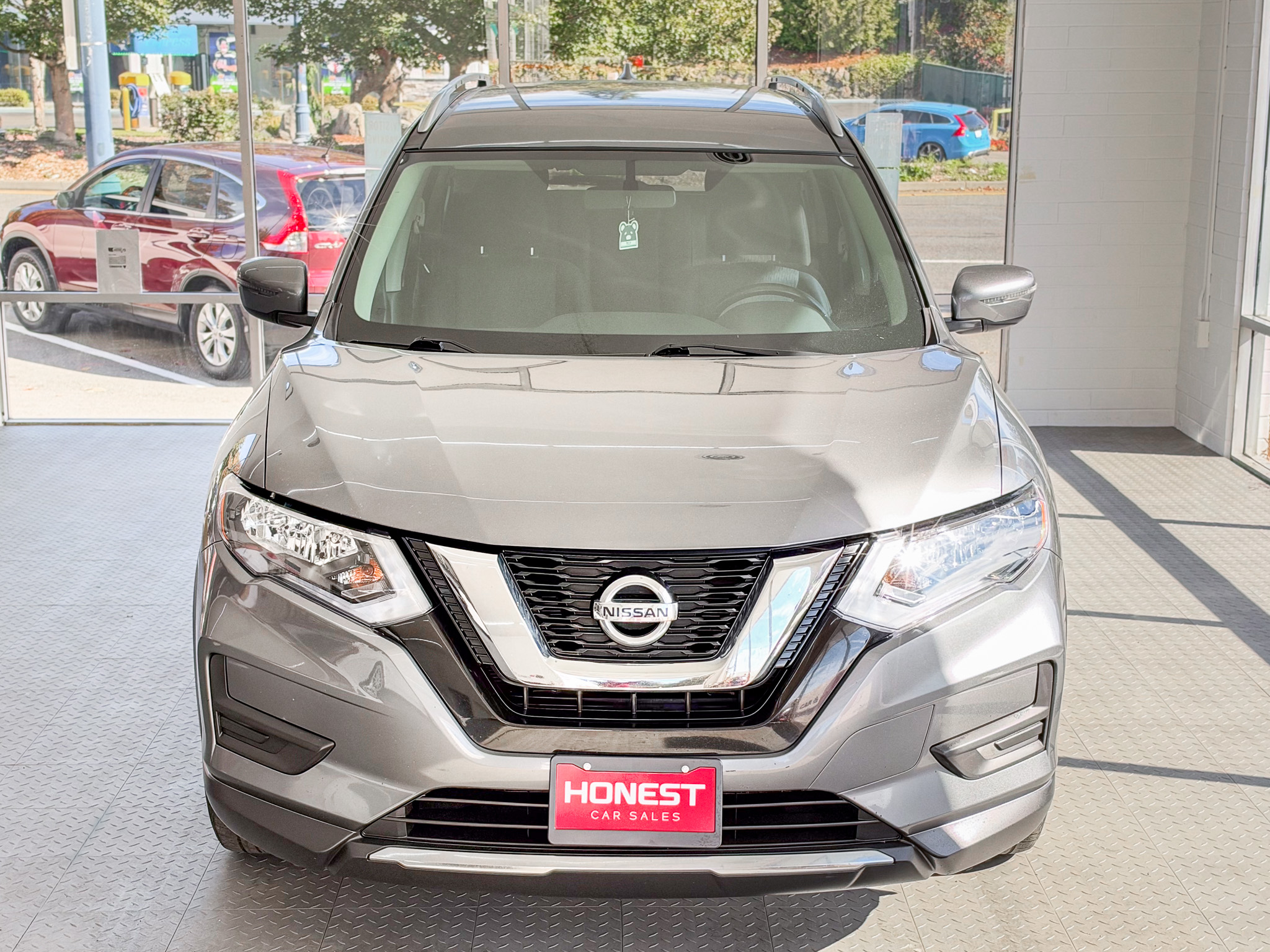 Used 2017 Nissan Rogue FWD image 2