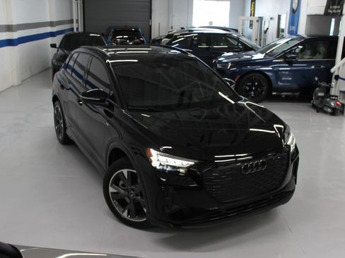 Used 2024 Audi Q4 e-tron quattro Prestige AWD/4WD image 12