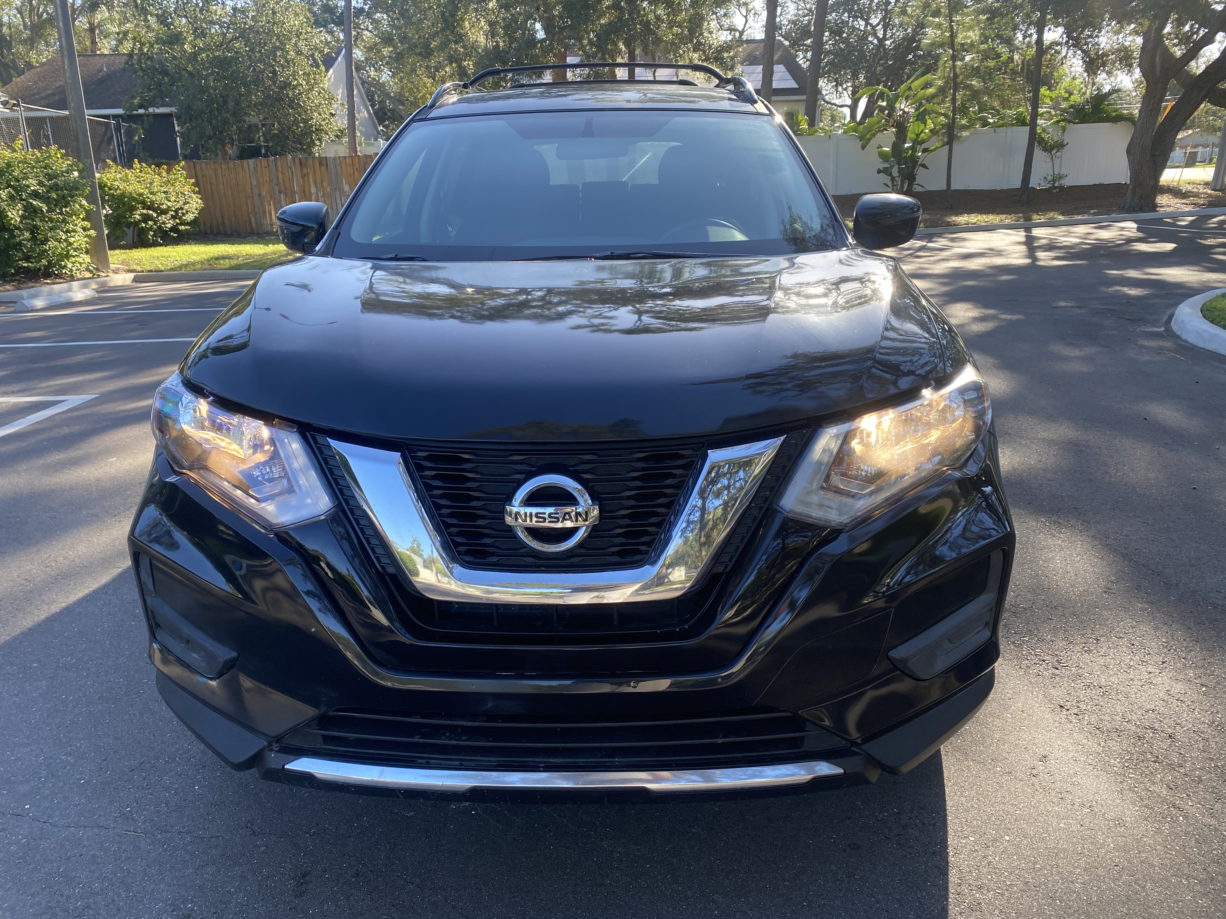 Used 2017 Nissan Rogue FWD image 2