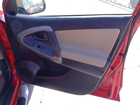 Used 2011 Toyota RAV4 4WD Limited V6 w/ 3rd Row image 11