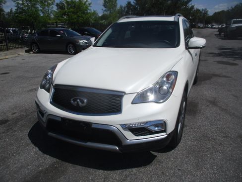 Used 2017 INFINITI QX50 AWD image 3