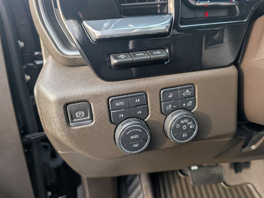 Used 2024 Chevrolet Silverado 2500 4x4 Crew Cab LTZ image 16