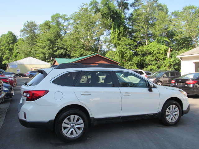 Used 2015 Subaru Outback 2.5i Premium AWD/4WD image 8