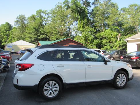 Used 2015 Subaru Outback 2.5i Premium AWD/4WD image 8