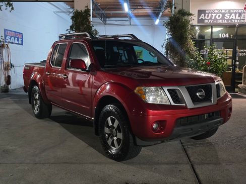 Used 2013 Nissan Frontier PRO-4X image 2