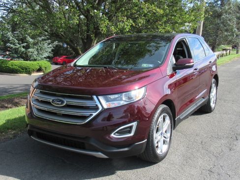 Used 2017 Ford Edge Titanium image 2