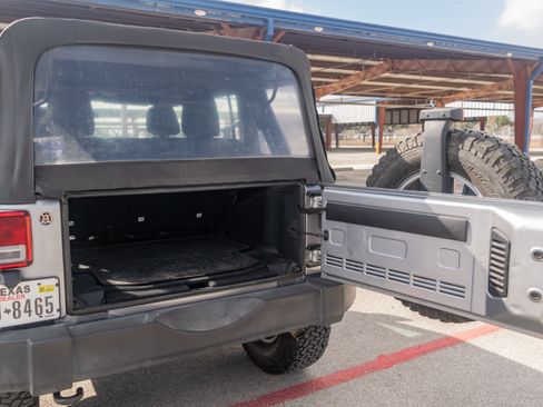 Used 2016 Jeep Wrangler Sport image 19