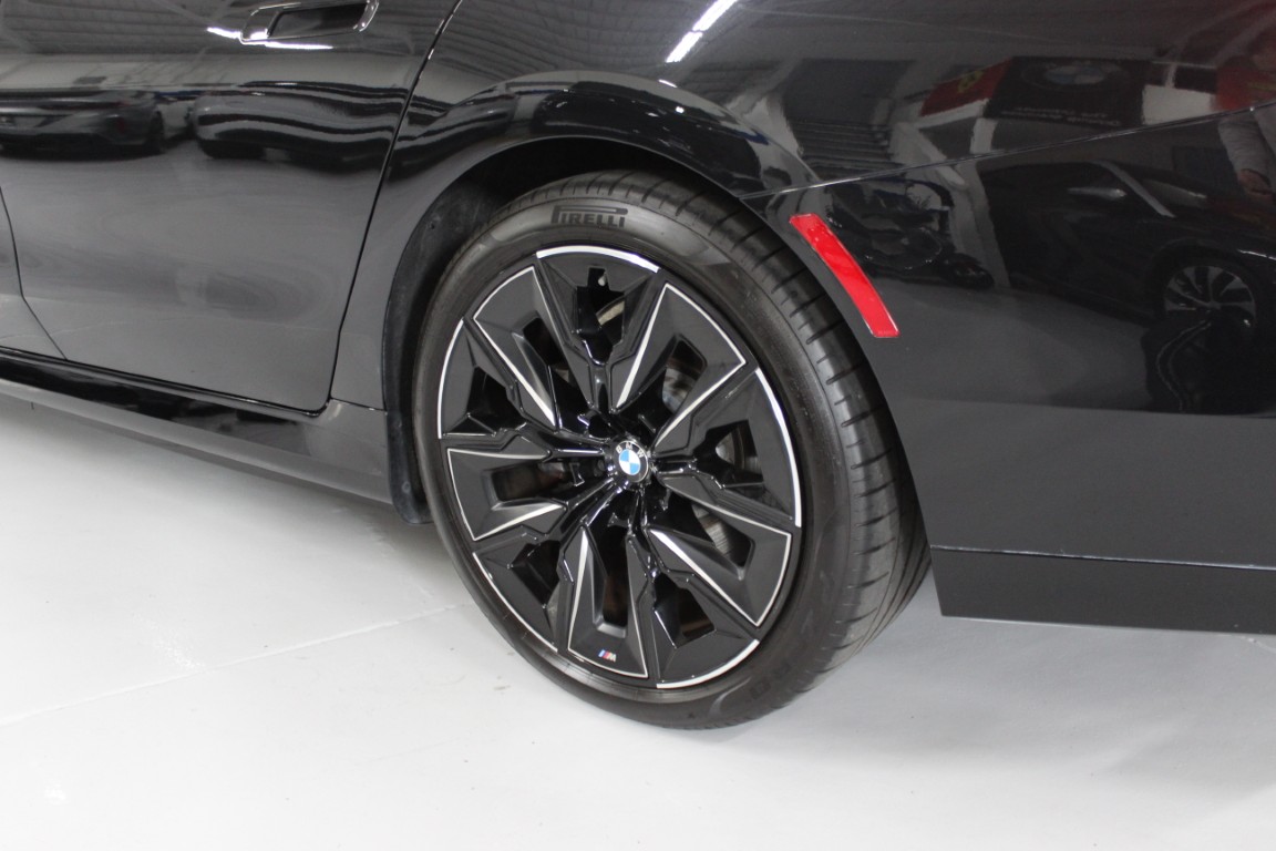 Used 2024 BMW i7 eDrive50 RWD image 16