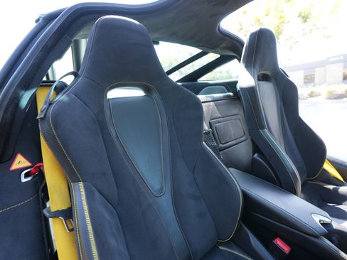 Used 2018 McLaren 720S Performance RWD image 25