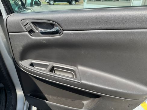 Used 2012 Chevrolet Impala LTZ image 12