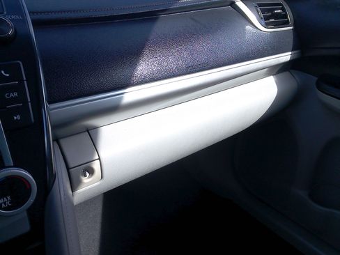 Used 2012 Toyota Camry LE image 16