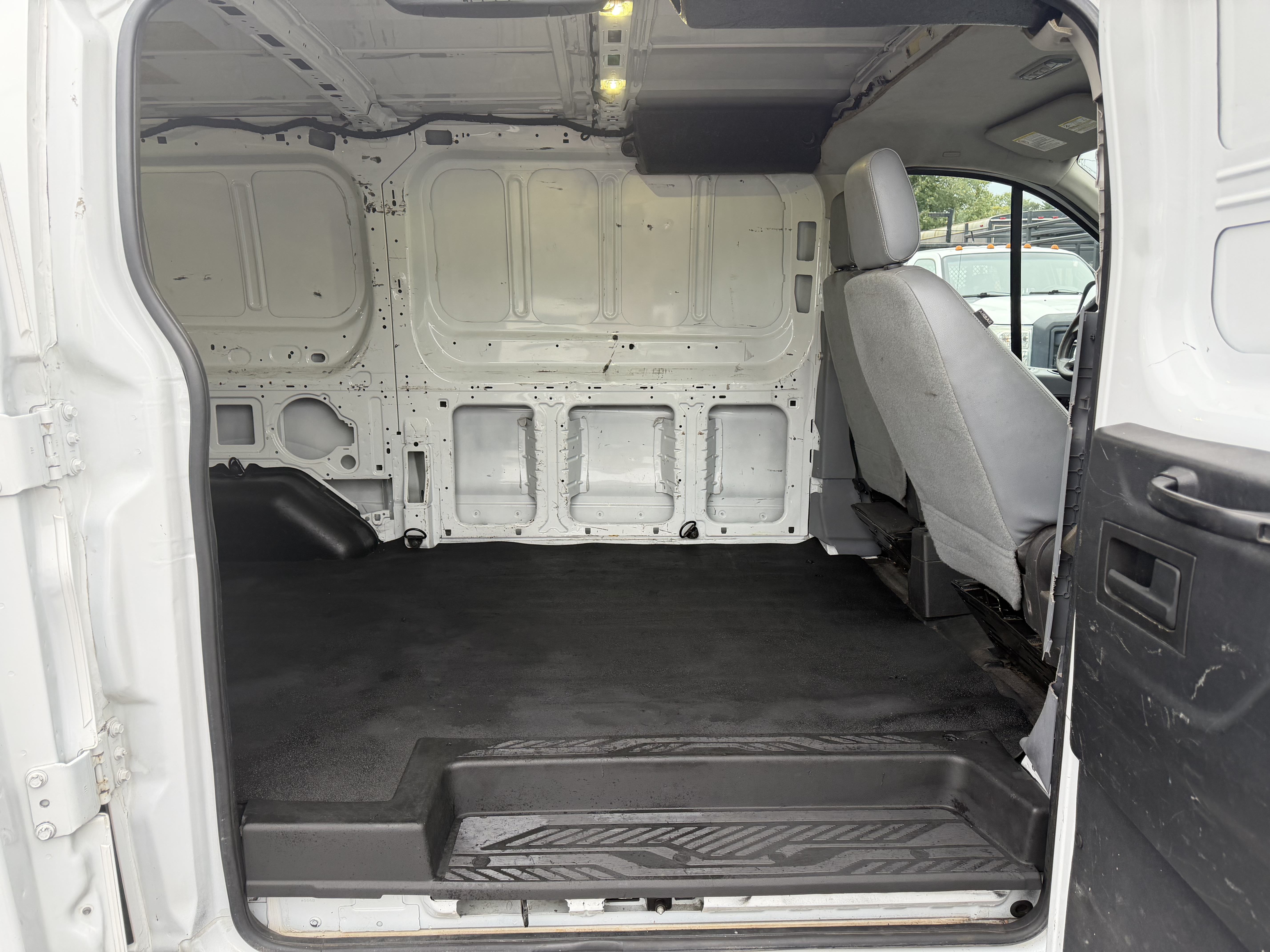 Used 2017 Ford Transit 150 130 Low Roof RWD image 8