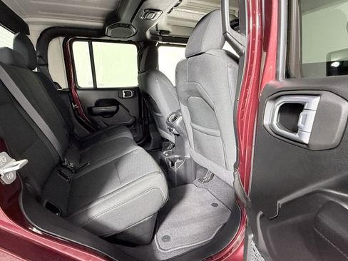 Used 2021 Jeep Gladiator Willys image 24
