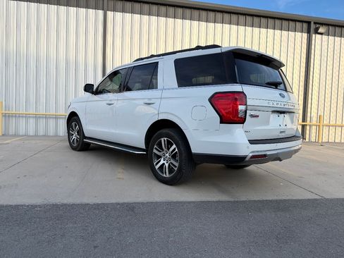 Used 2023 Ford Expedition XLT image 4