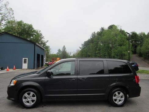 Used 2012 Dodge Grand Caravan SXT FWD image 2