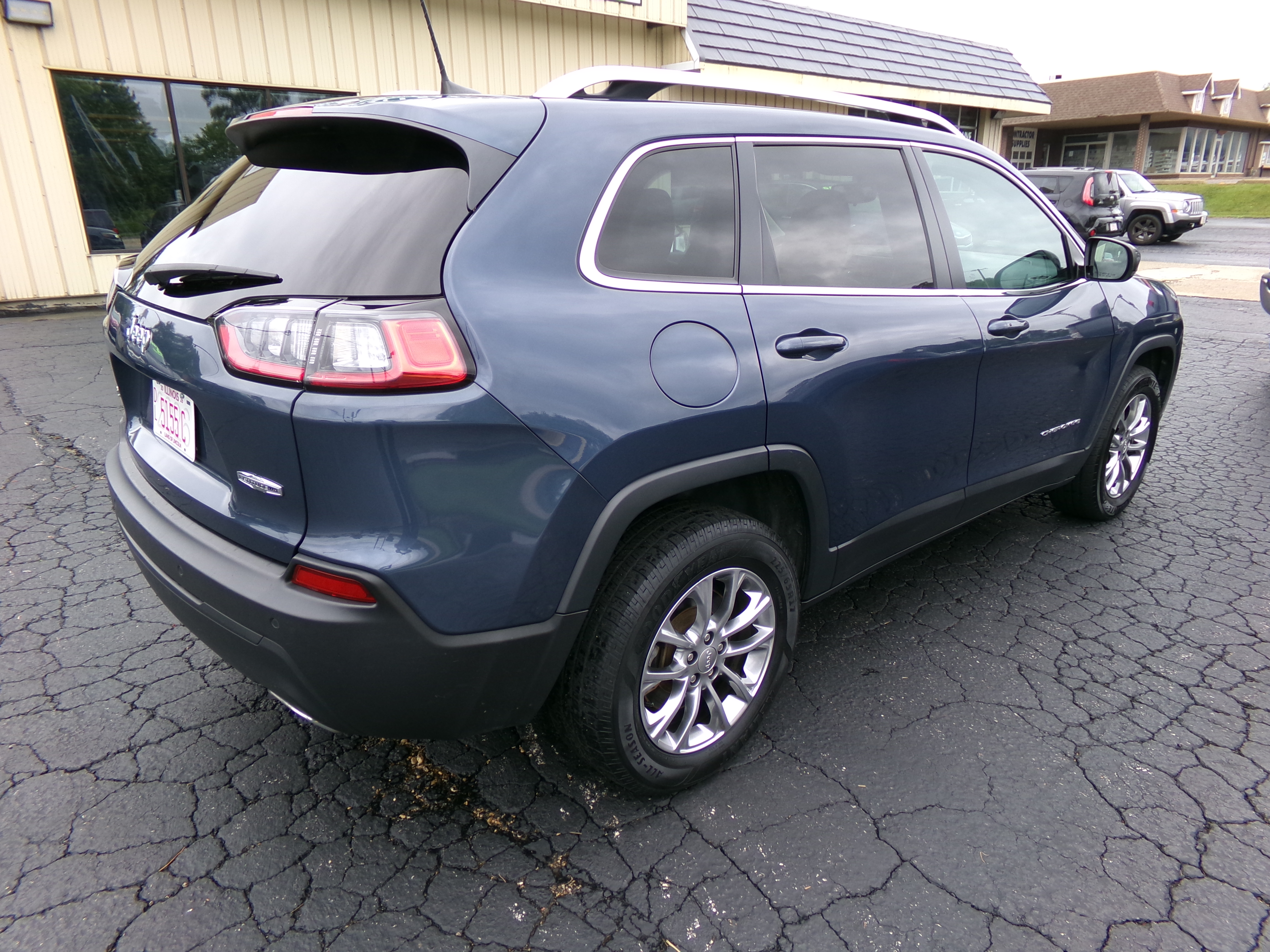 Used 2021 Jeep Cherokee 4WD Latitude Lux image 5