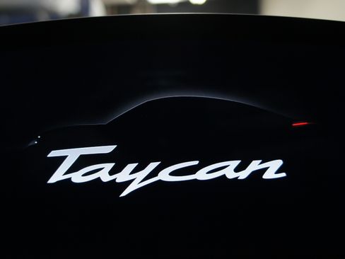 Used 2020 Porsche Taycan Turbo image 40