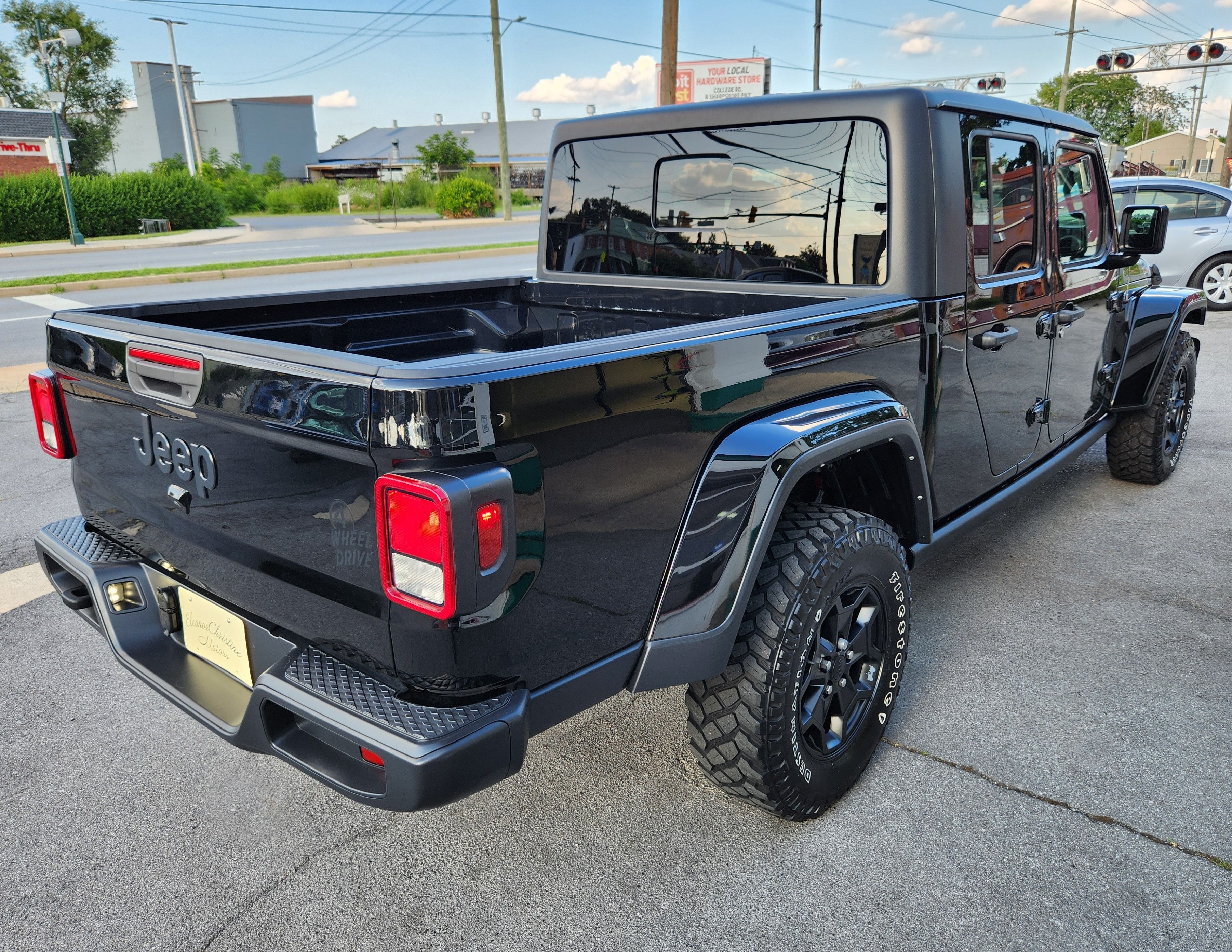 Used 2021 Jeep Gladiator Sport AWD/4WD image 6