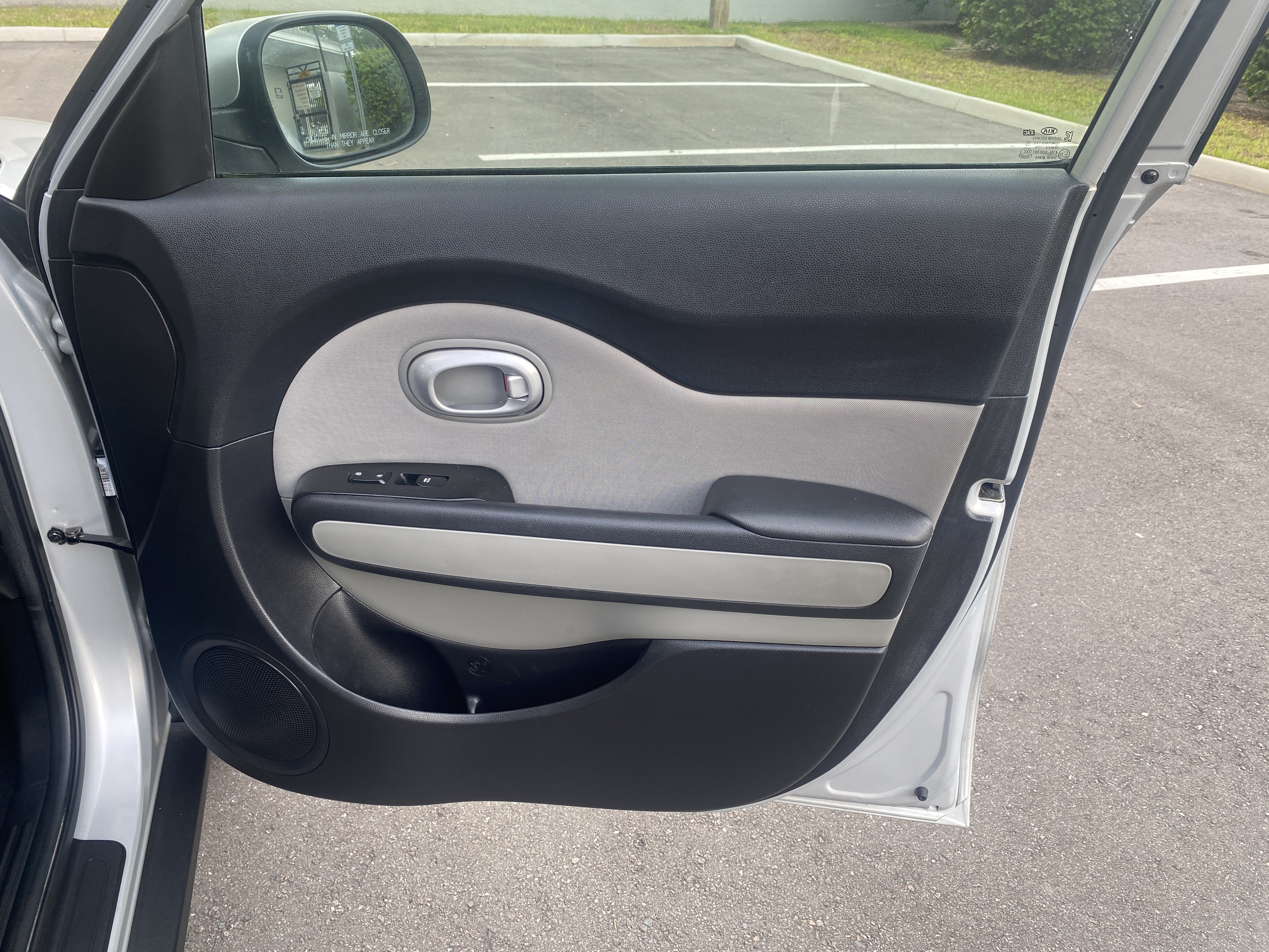Used 2015 Kia Soul + FWD image 12